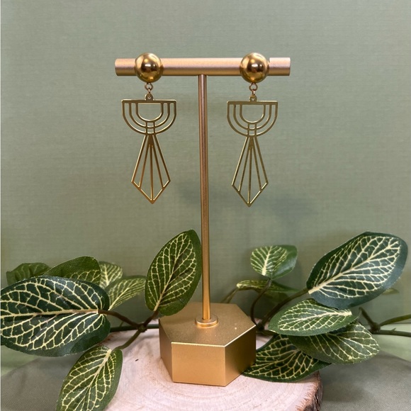 Delicate Flirty Art Deco Brass Earrings- Elegant Delicate Geometric Earrings - Picture 9 of 17